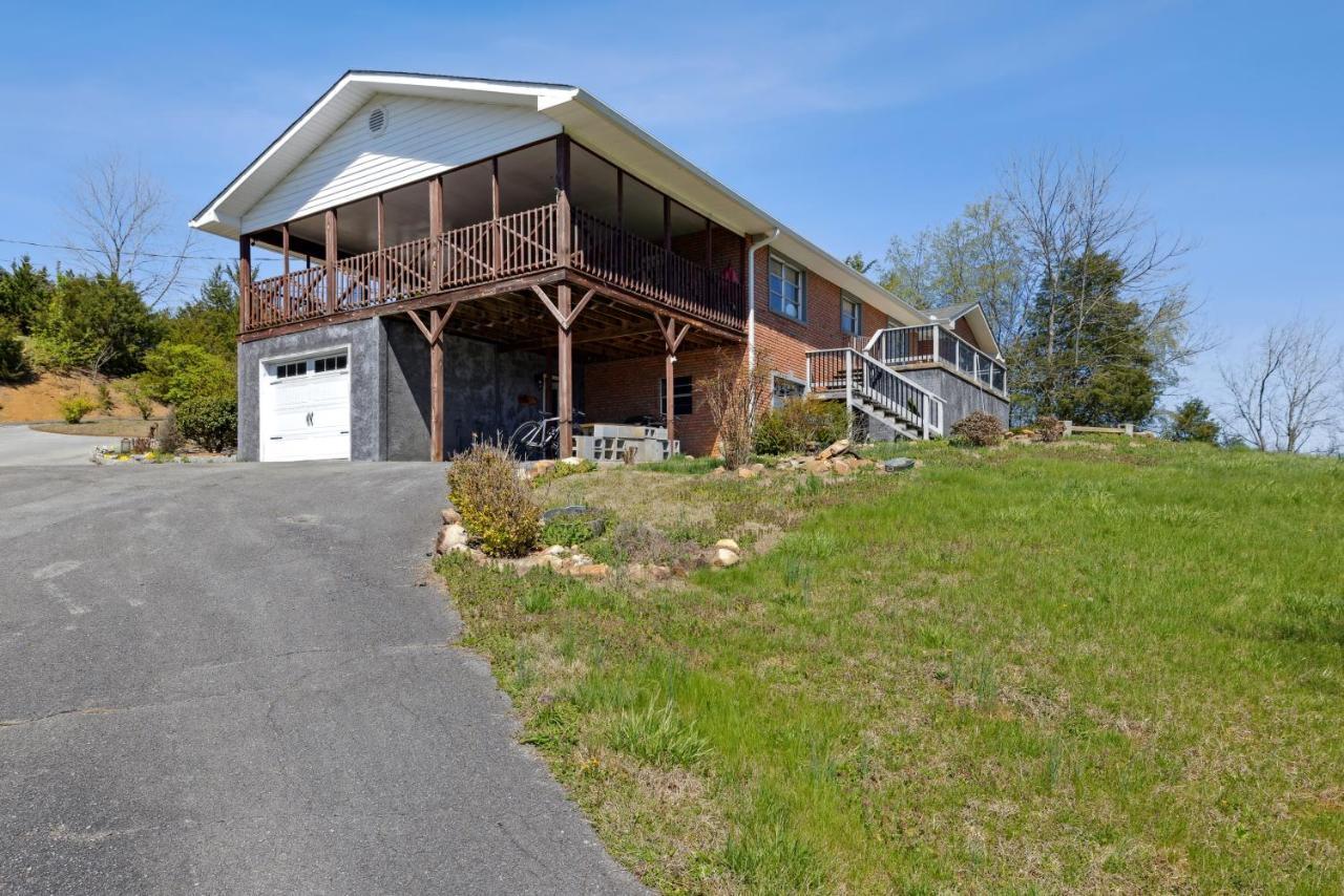 Mid-Century Vintage Brick Ranch Upstairs Guesthouse Sevierville Eksteriør billede